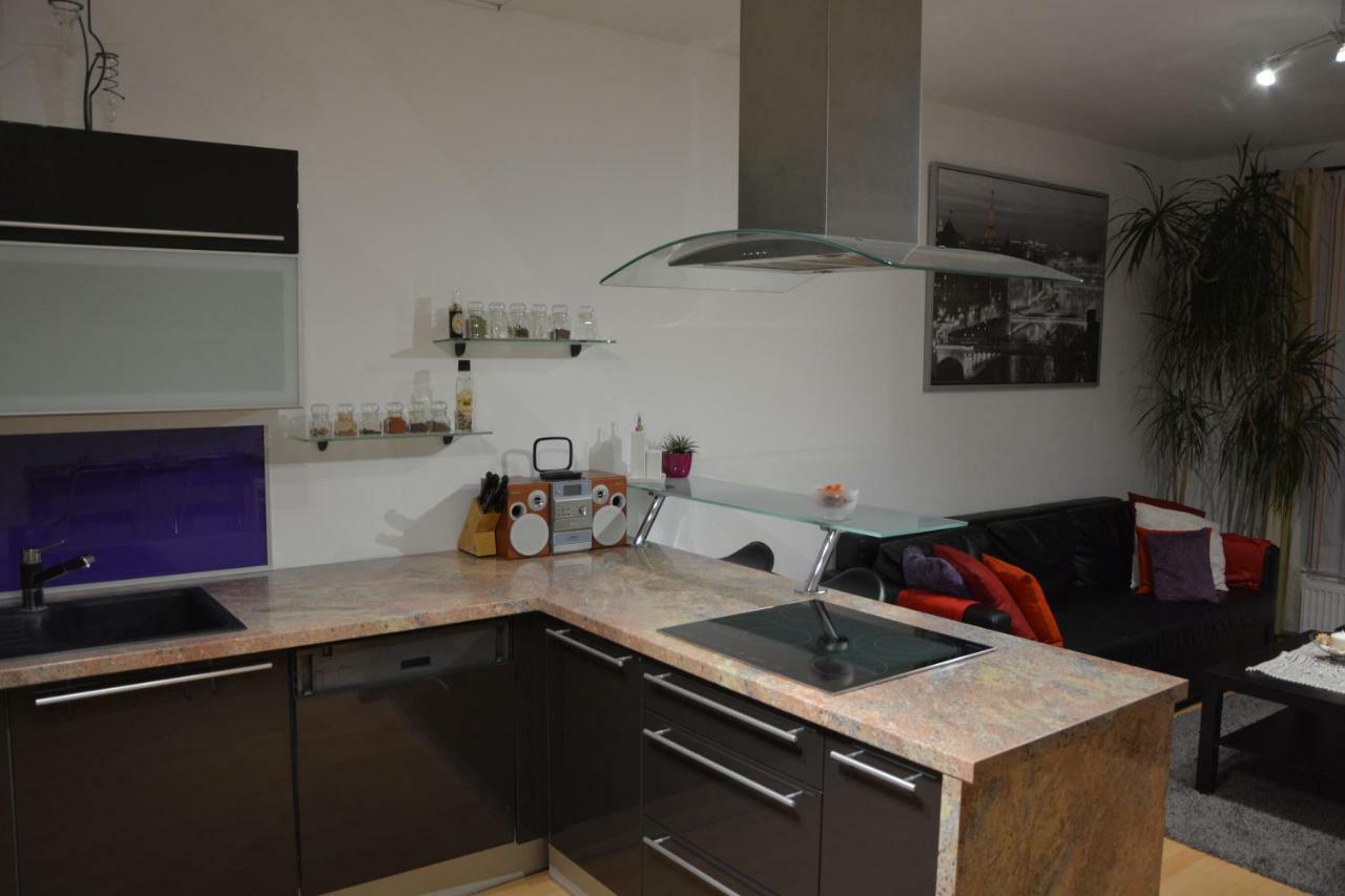 Apartman Zderadova 브르노 외부 사진